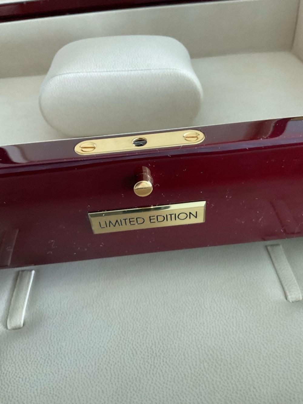 Ulysse Nardin wood lacquer padded watch/ jewelry box.Mint condition - Picture 5 of 6